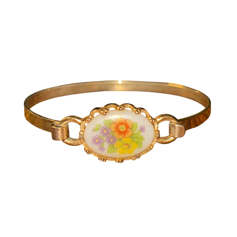 Avon Vintage Gold Tone Floral Bangle Bracelet Oval Scalloped Hinged Cuff